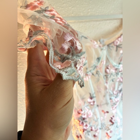 NWOT Sheer Floral Embroidered Mesh Puff Sleeve Bodysuit – Size Small - Picture 8 of 9